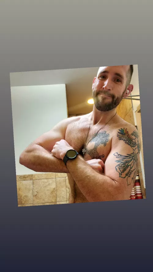 it's a long slow process. but learning to find joy and like for my body after many years of hating it. no matter how you feel about your self you're beautiful..