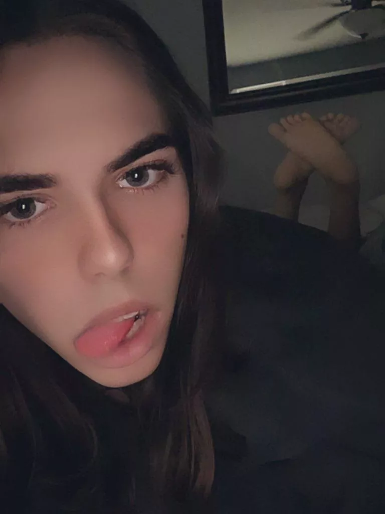 I’ve been so bored lately so here’s a selfie ❤️