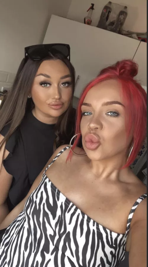 Left or right for a 💋job?