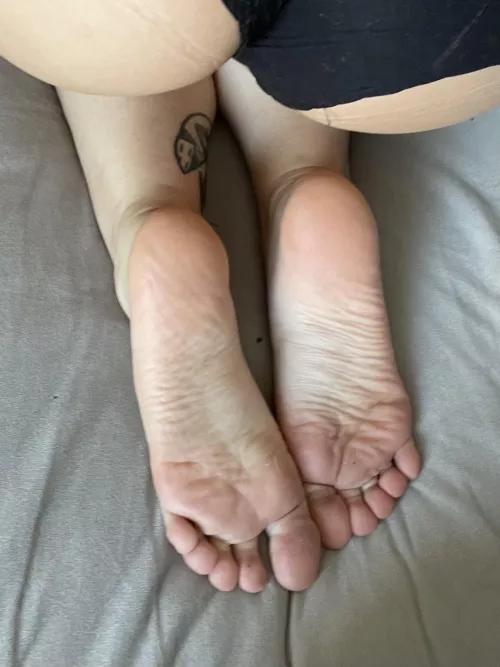 lick my sweaty soles