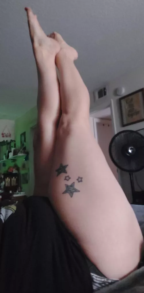 lots of leg for your Thursday