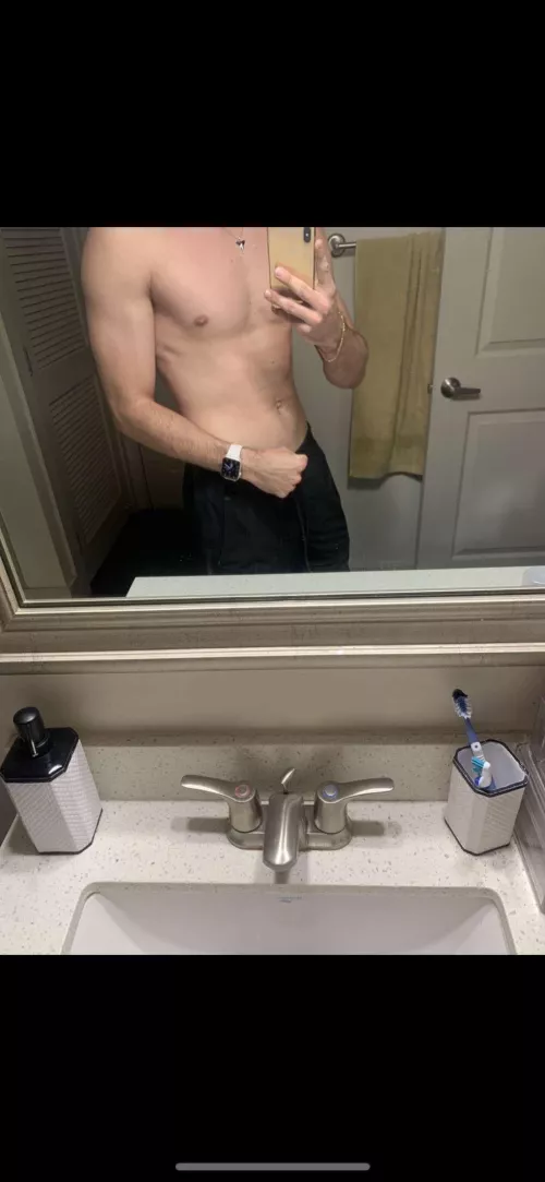 [M] Looking for workout partners in south Florida…lmk if I should post a more “wild” pic lol