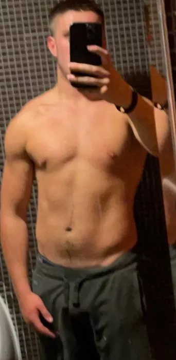 M23 looking for females or MF based in Gloucestershire and I have no limits Dm me