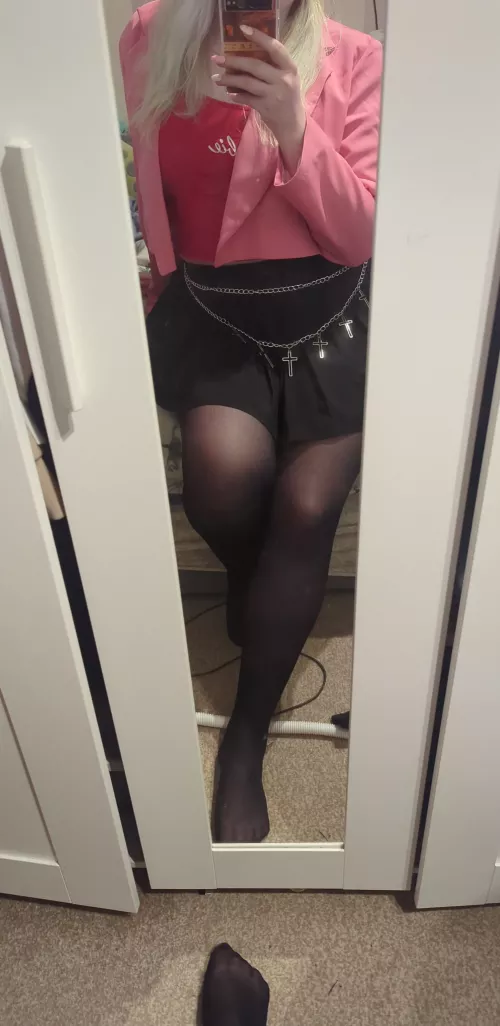 My tights get so sweaty after a long day of walking and being hot asf 🤭😈😜