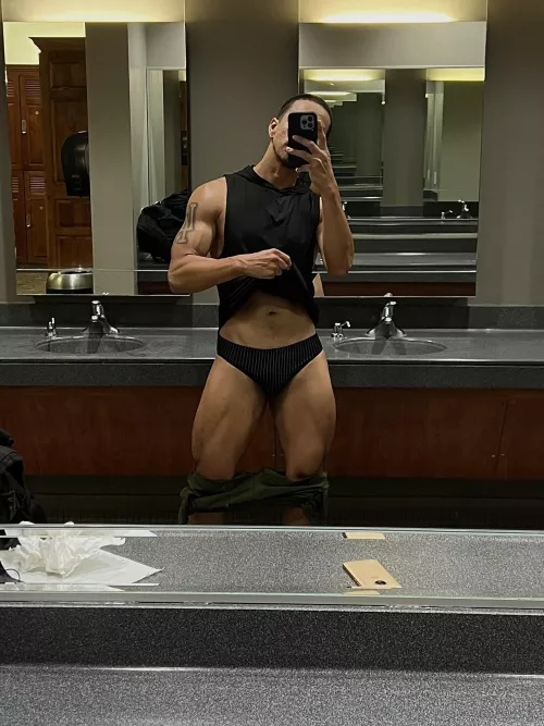 No way you’re leaving if you see me in the locker room taking pics