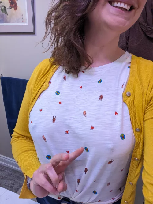 peace, love, and bralessness ❤️