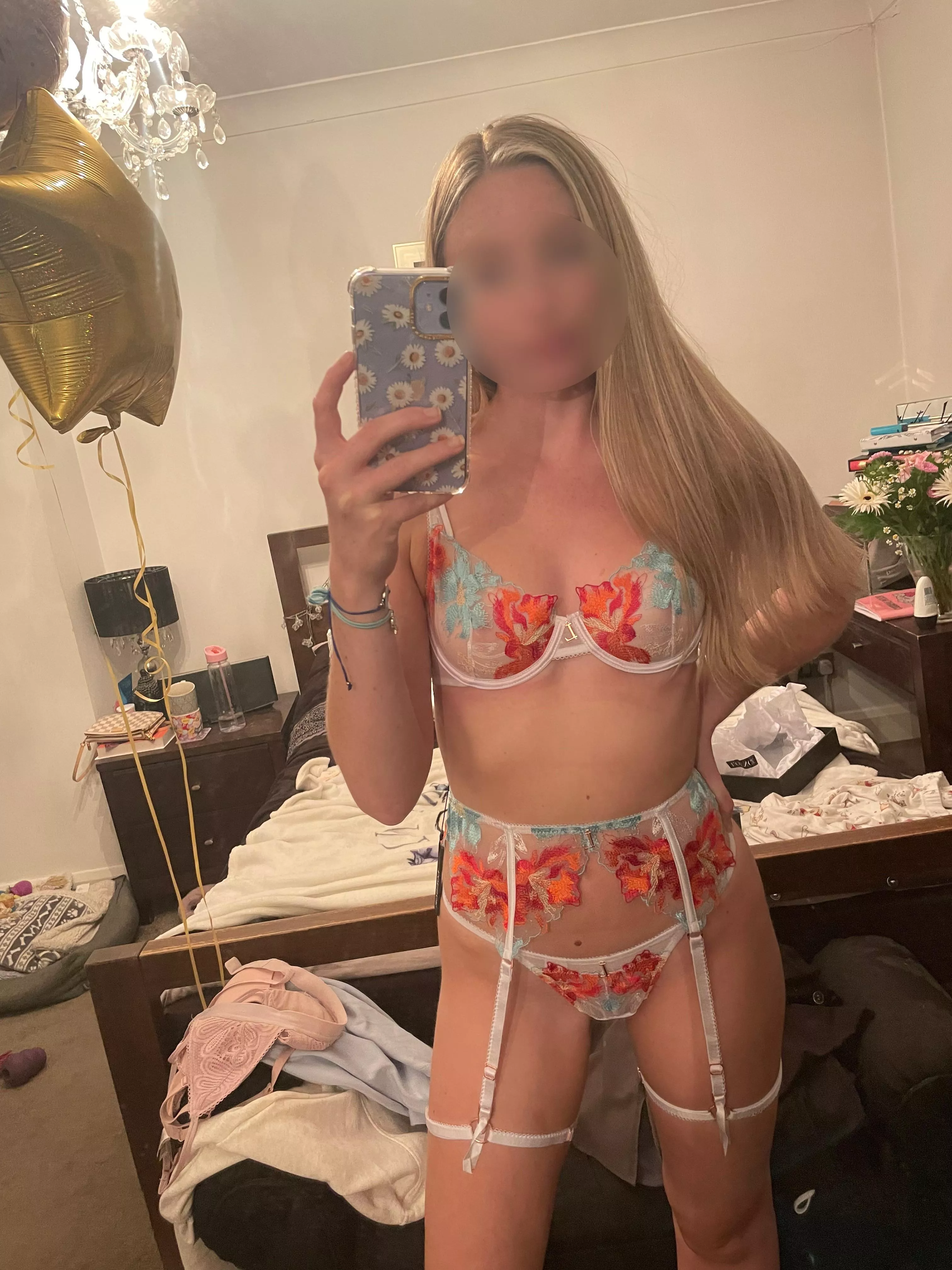 petite blonde, perky tits big bum. Trading slim girls, DM sample must verify