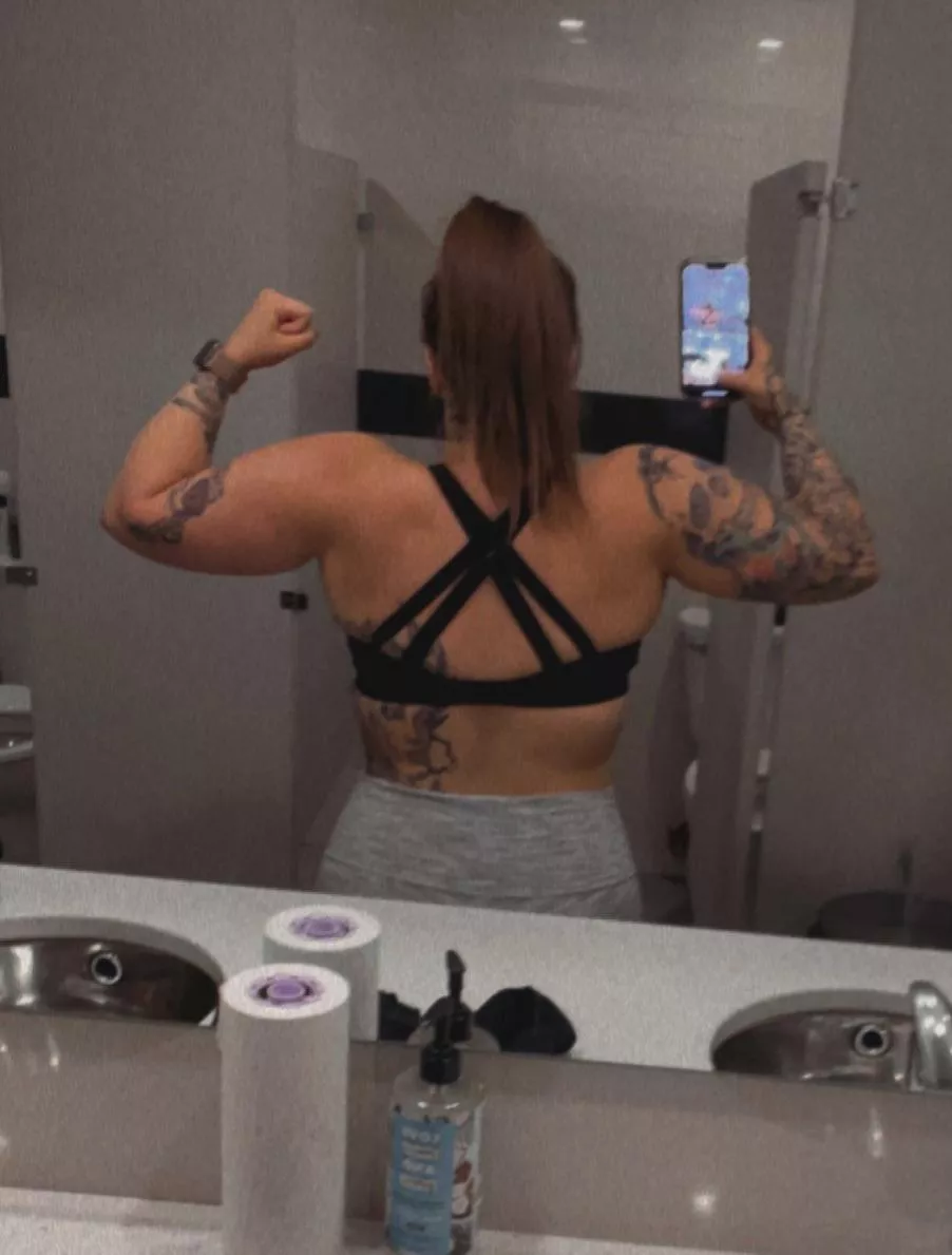 Proud of my little baby pipes 💪🏽😝