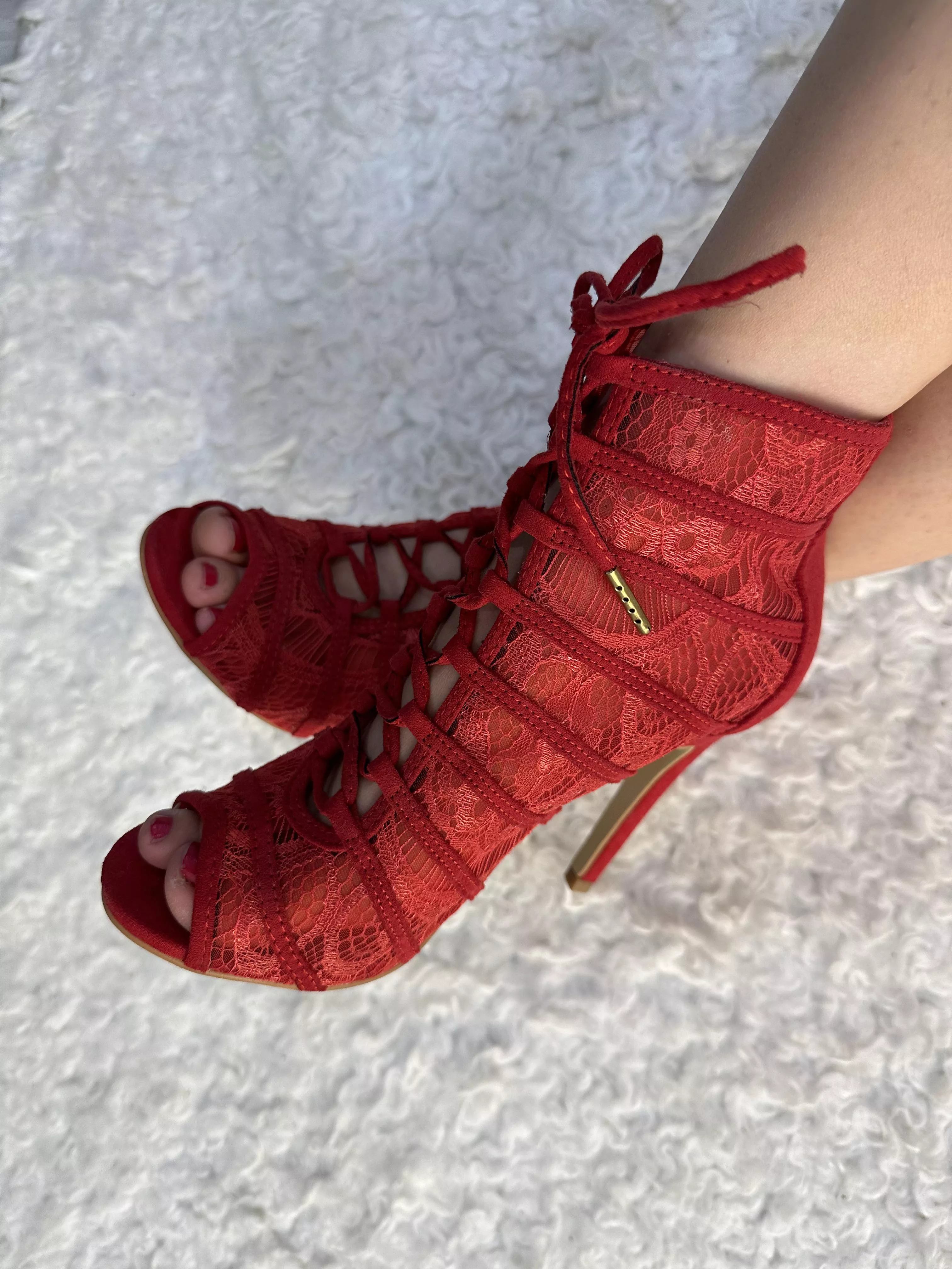 Red Lace Botties!