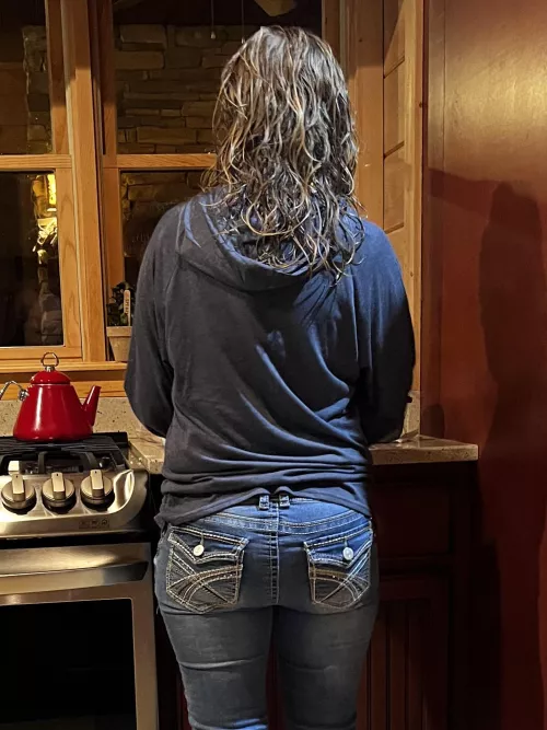 She doesn’t believe me when I tell her guys stare at her ass.