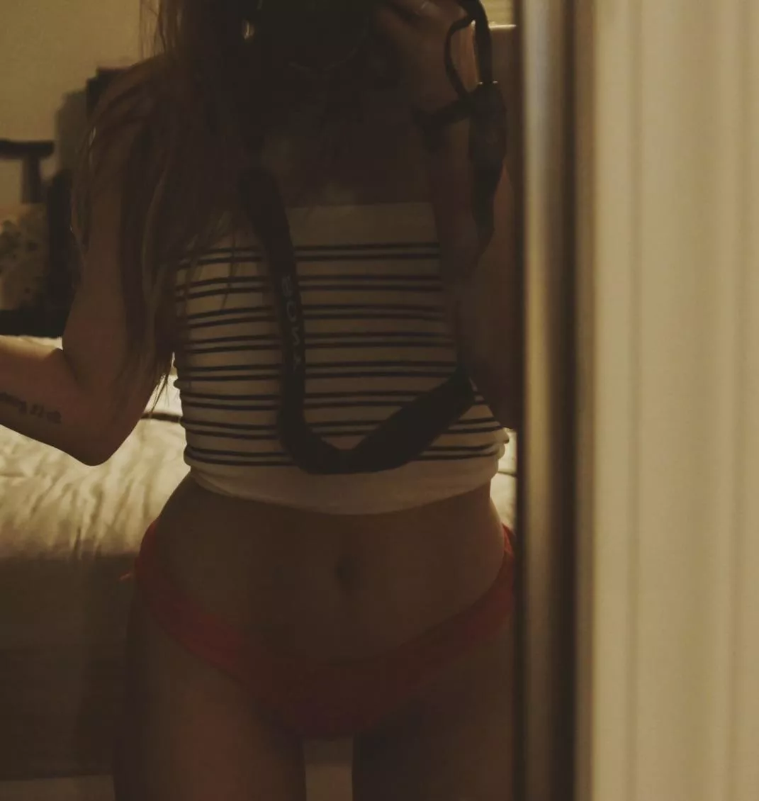 Should I pull down my cropped tube top?