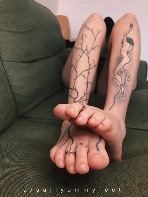 Suck these toe rings off.