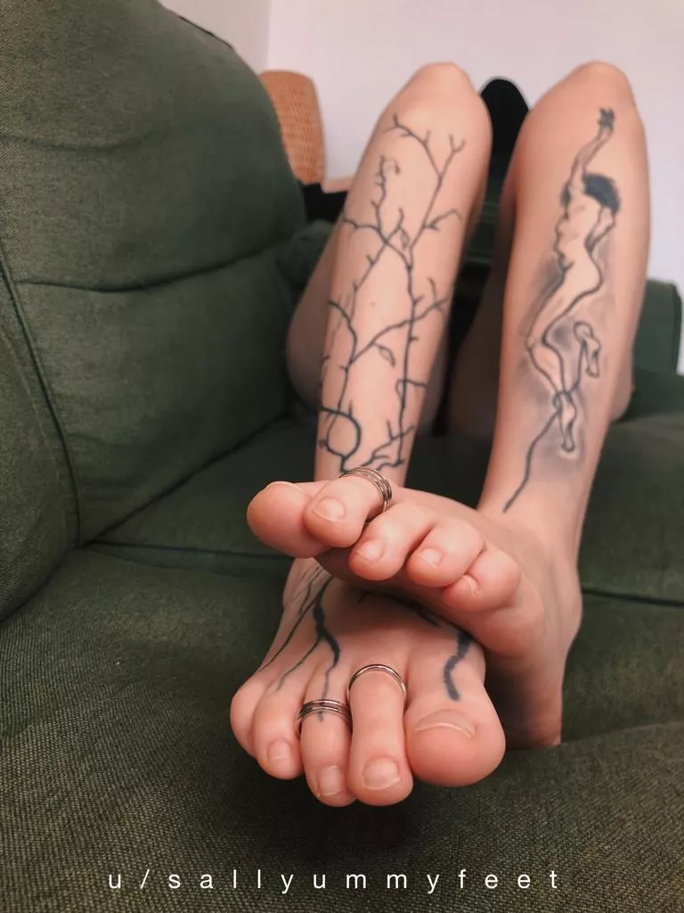 Suck these toe rings off.