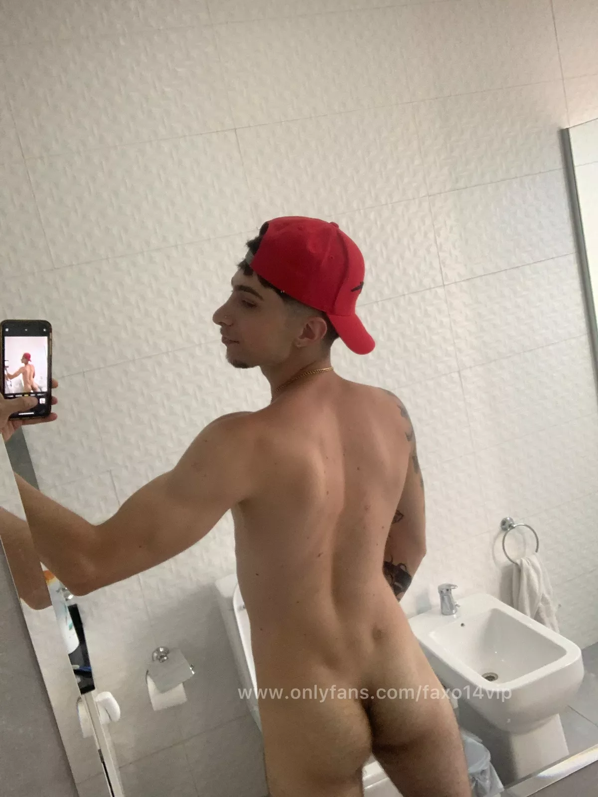 sunburn a little bit, arrow up if I get sunburned. if you rub the cream on my tail (22)