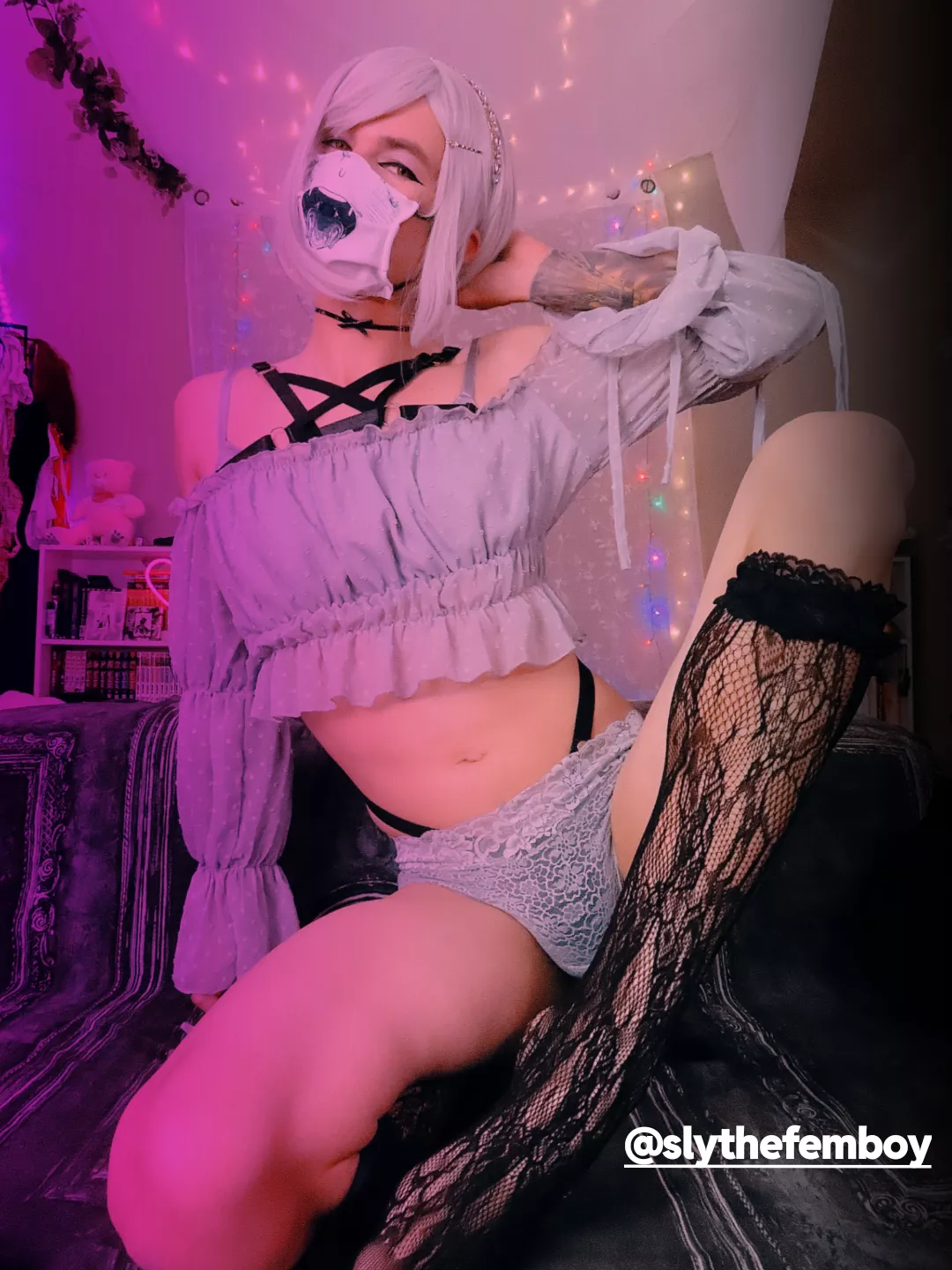 the king of strange poses