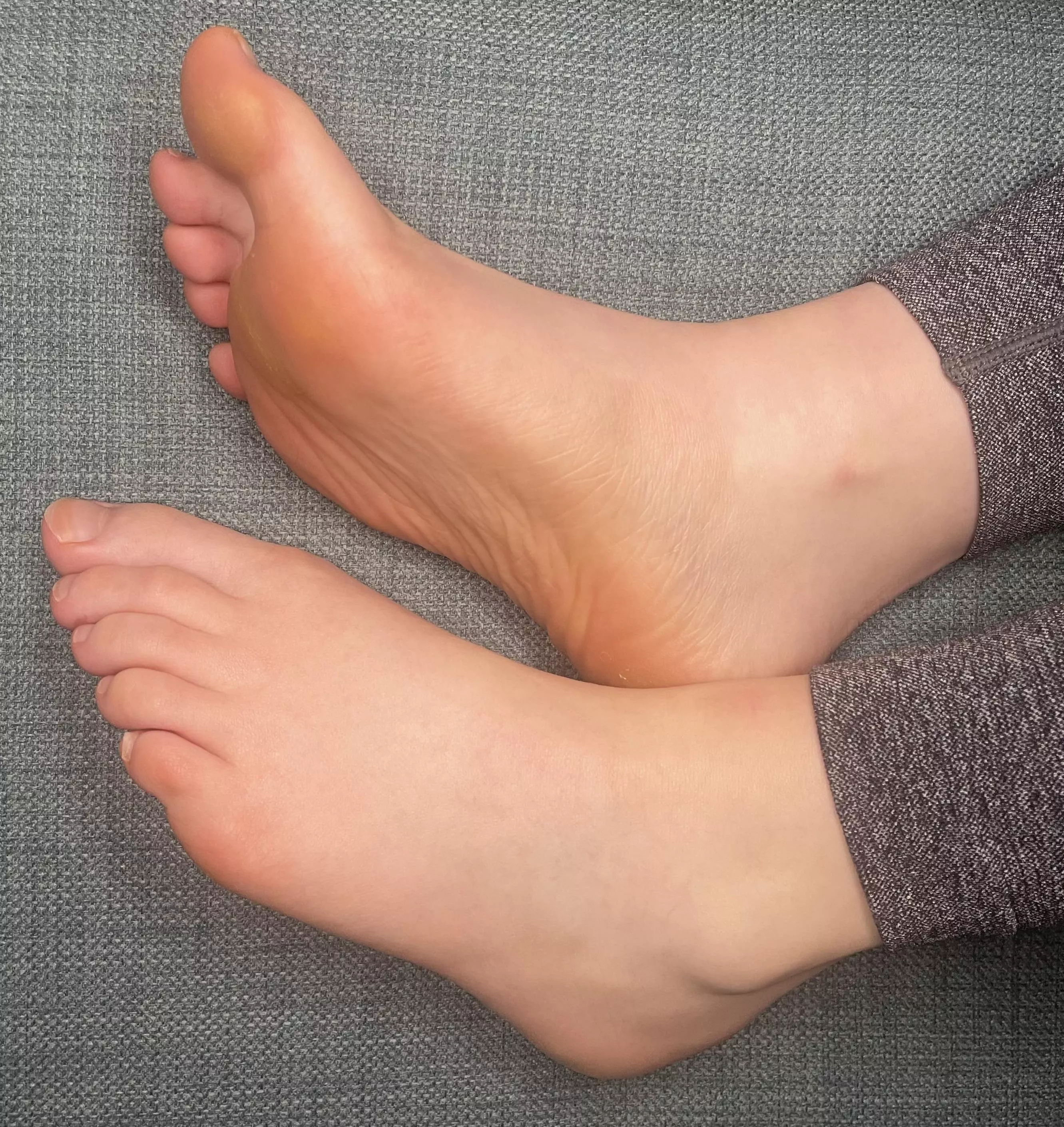 They stink, I wish I could them with my tongue 😞 Will you tell me how they taste?