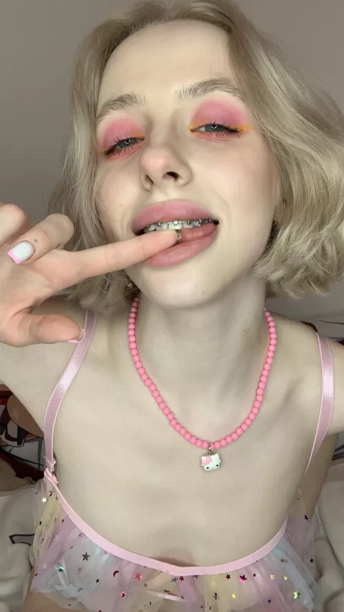 this outfit really fits me hehe