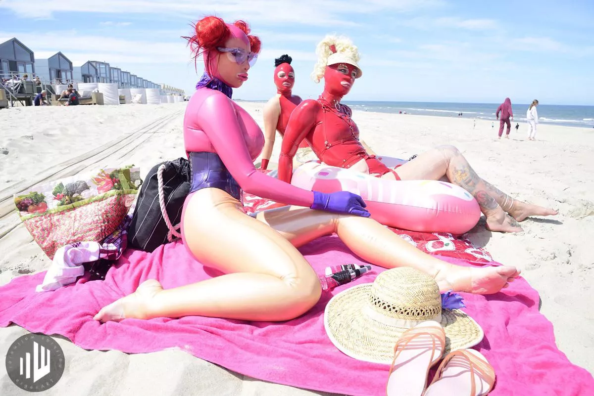 Throwback to sunny beach days 💕☀️