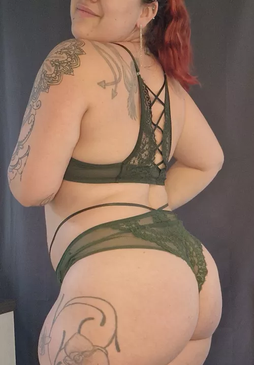 trying to love my curves.