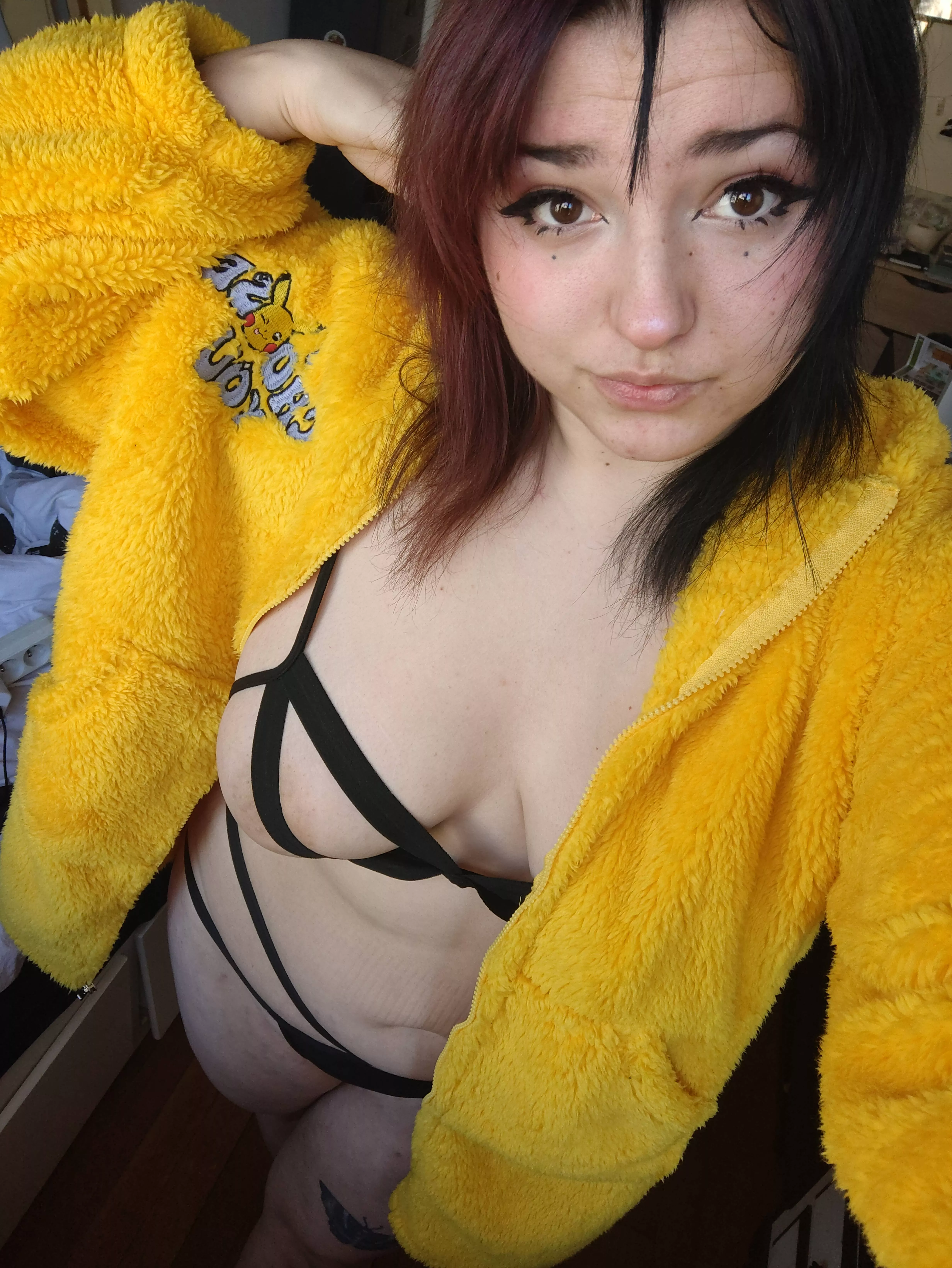 Very talkative Pokegirlfriend 🖤