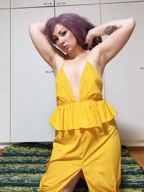 Vivid dress and delicate armpit hair