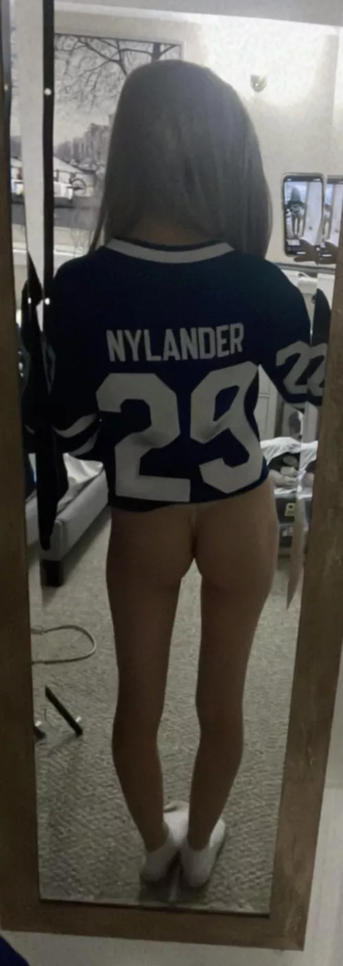 What’s better, the jersey or my thigh gap?