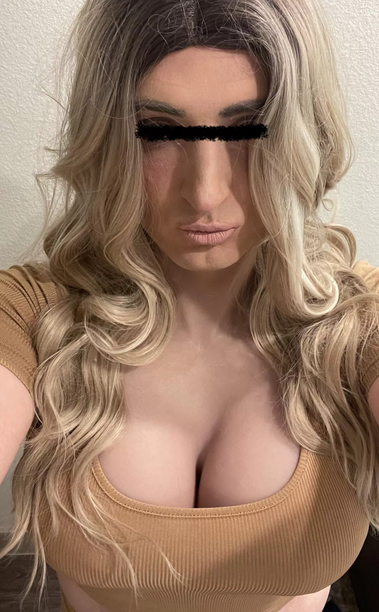 When I look like this I love alphas wrecking me in my DMs…