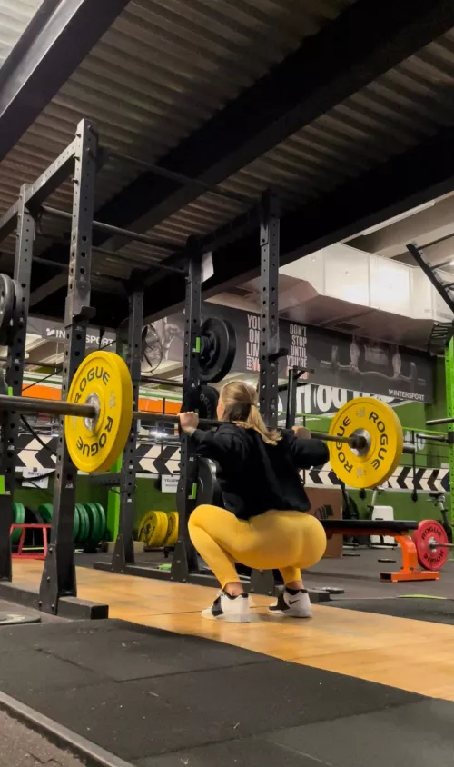 When you accidentally match your plates with your leggings 😅