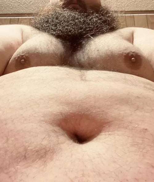 Where are the ladies that like big hairy bearded guys? Let’s chat and play ladies. (31)