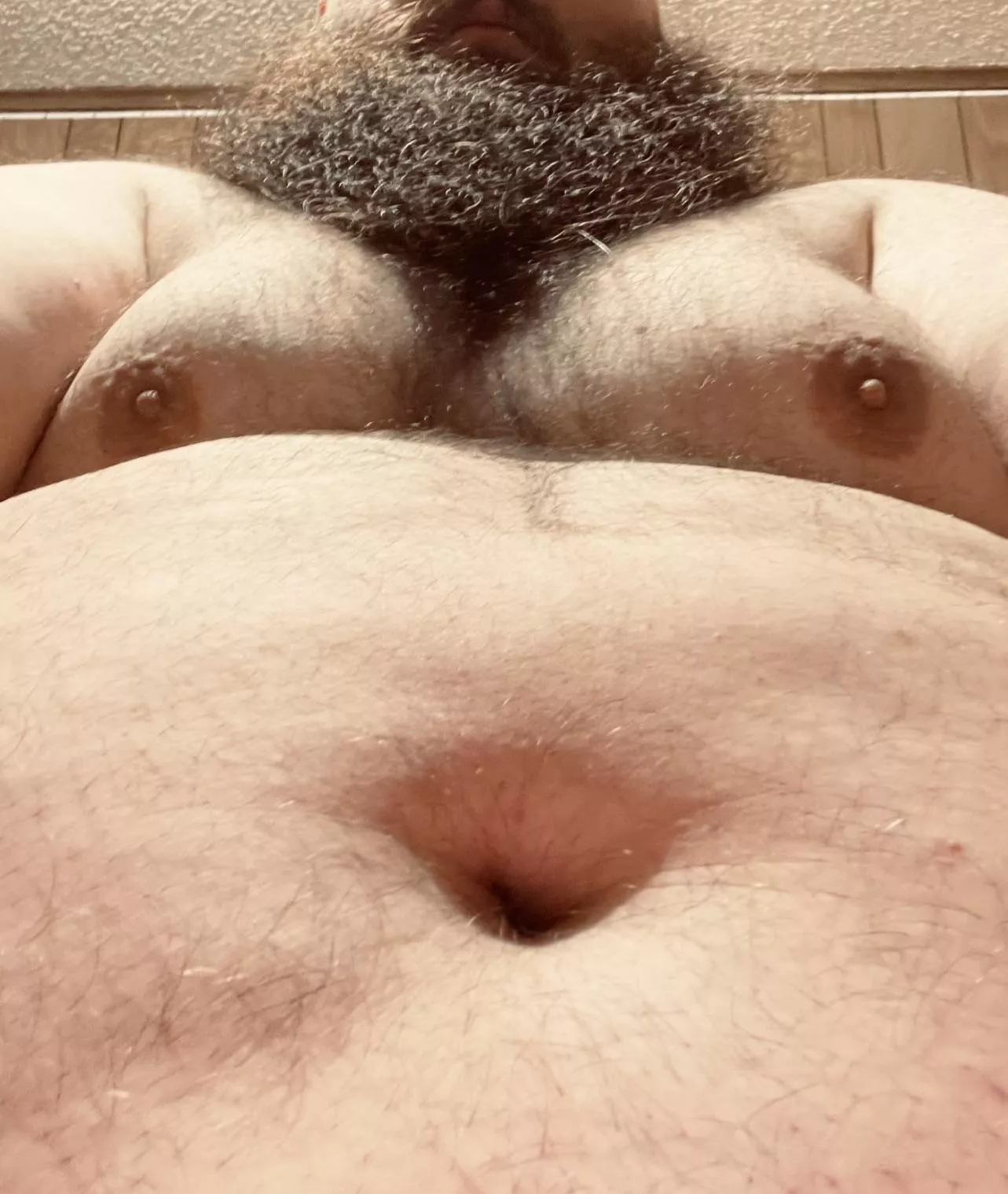 Where are the ladies that like big hairy bearded guys? Let’s chat and play ladies. (31)