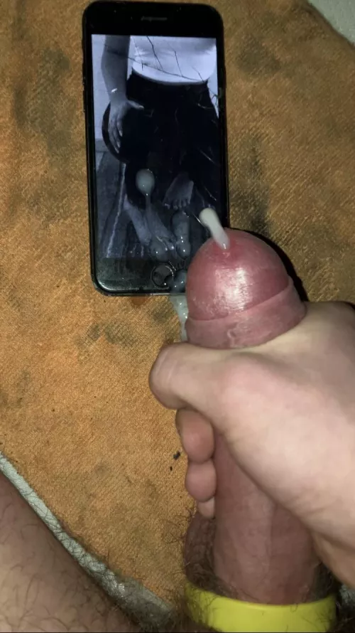 Who want to do a cumtribute chain? Cum on this pic!