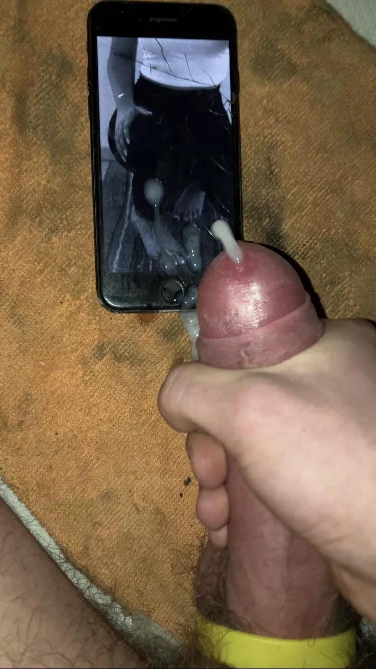 Who want to do a cumtribute chain? Cum on this pic!