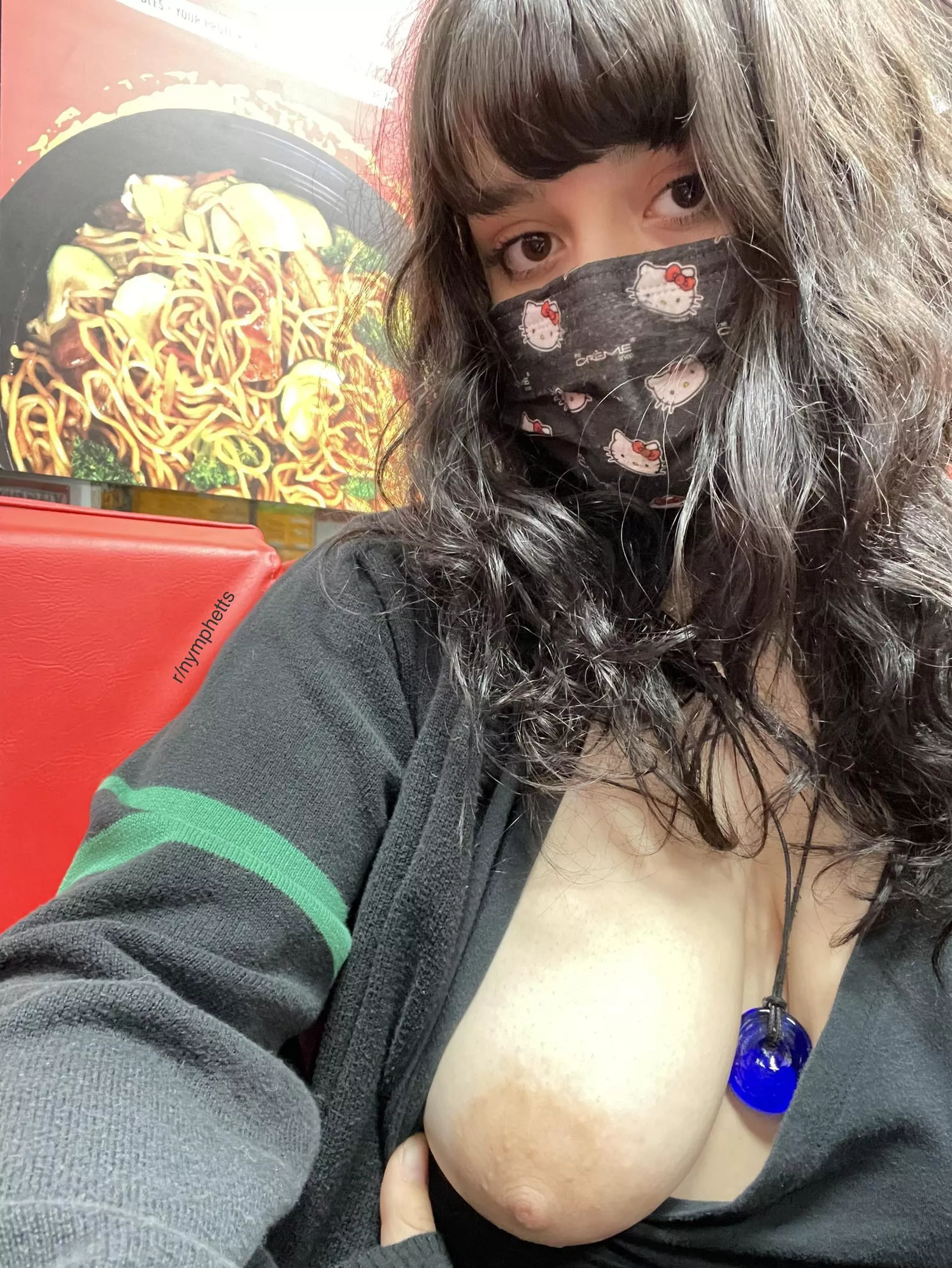 wyd if you see ur goth gf at the restaurant like this?