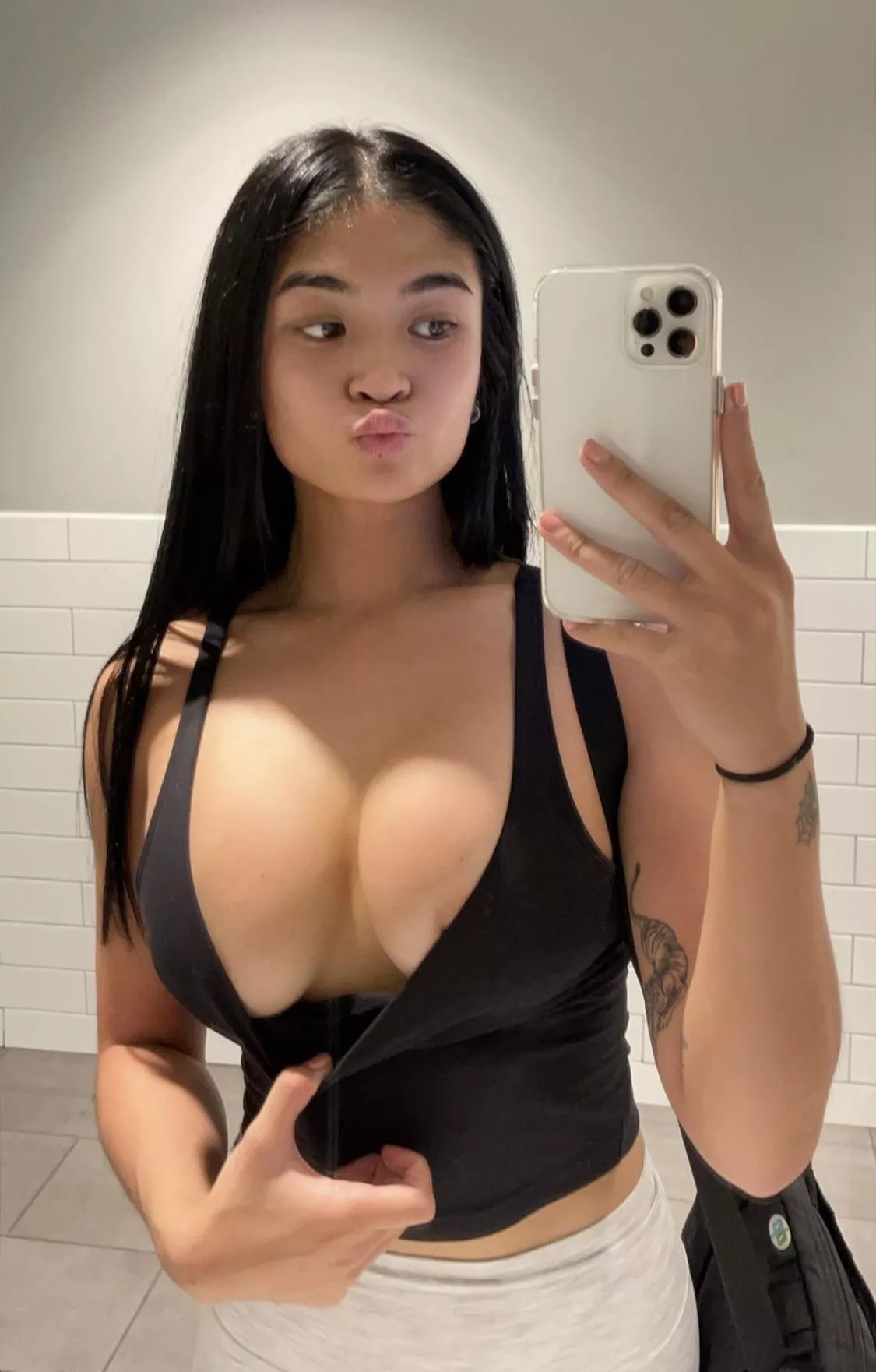 You’ll be my beta b*tch boy tonight 😈💅🏻