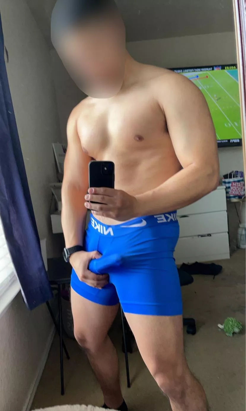 26M DMs open. Slide in the DMs and ask for the snap, might even show face