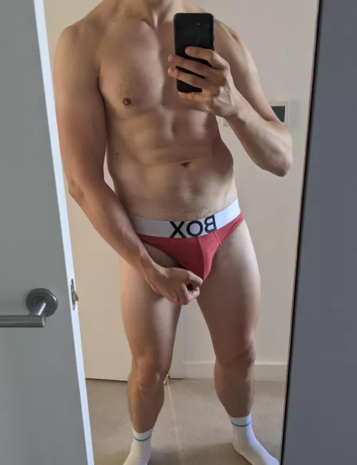 30, UK. Muscular guy looking for fit guys. Dom/sub +++