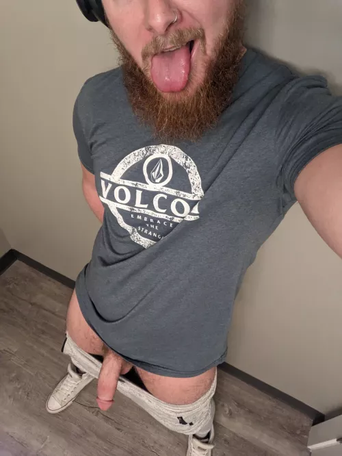 [33] Say hi if youd fuck me!