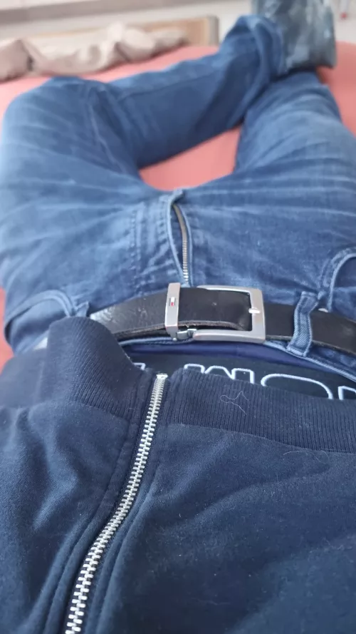 48 Who want to taste a daddy's cock ?