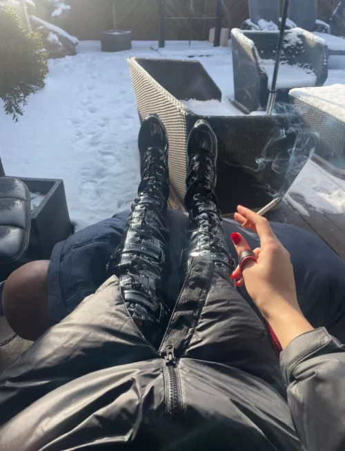 A perfect chair and stool for mistress, you'll always belong to the floor 👌😂