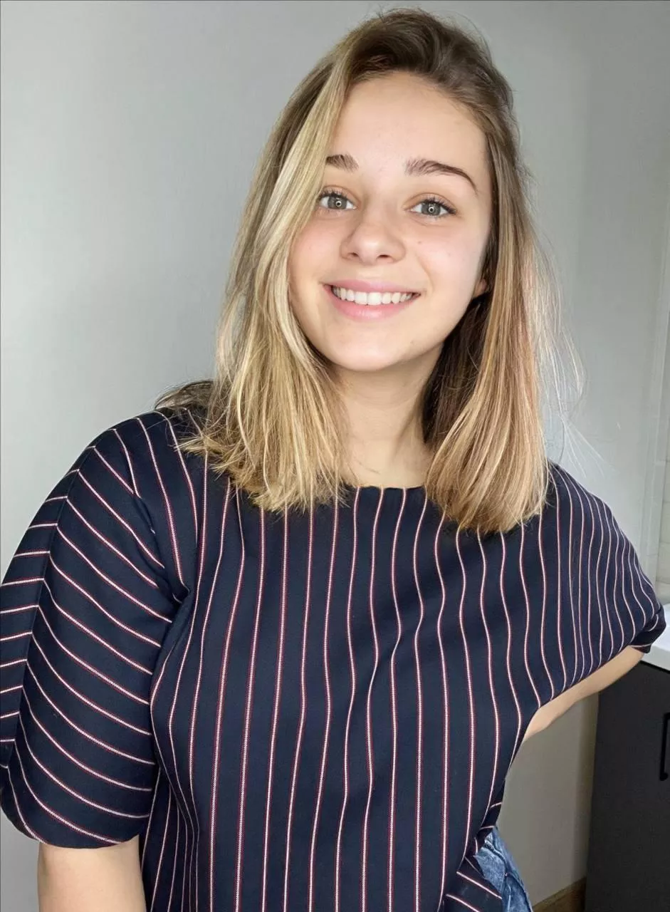 Braless is the best way to wear clothes, don’t you think so?