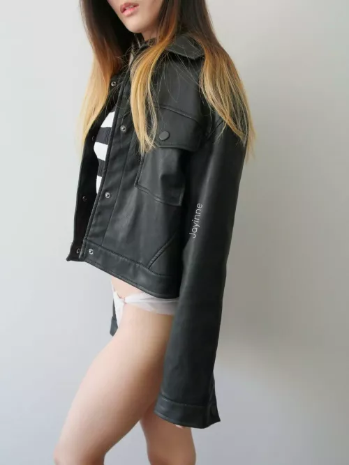 Can't even fill out my jacket 🙈