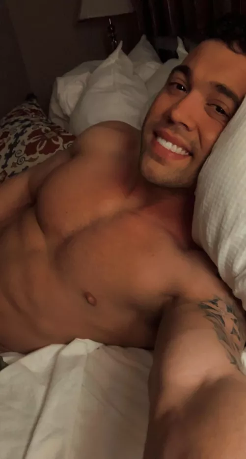 College guy here. Looking for younger guys to stroke with? Snap is damon_bby