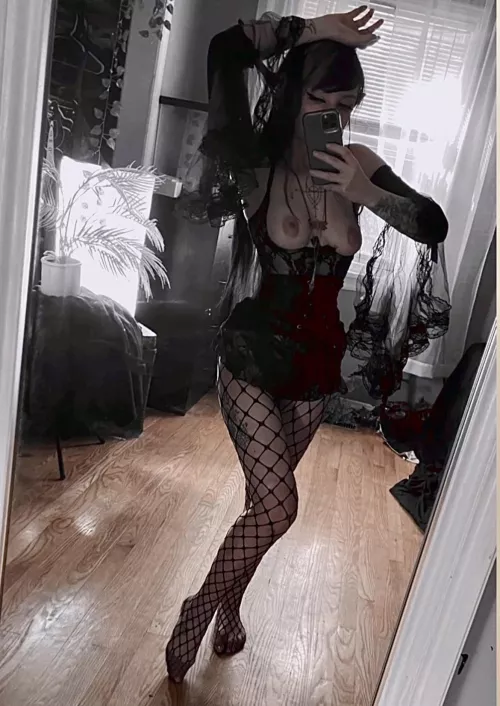 Dark elf vibes 🌱🖤🧚🏼