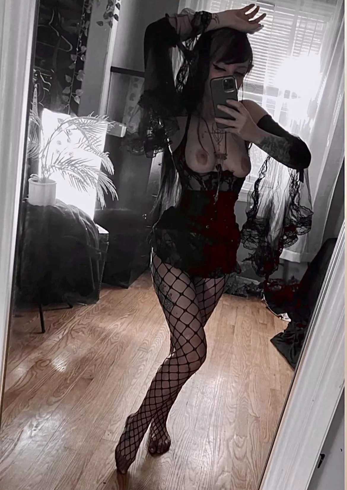 Dark elf vibes 🌱🖤🧚🏼