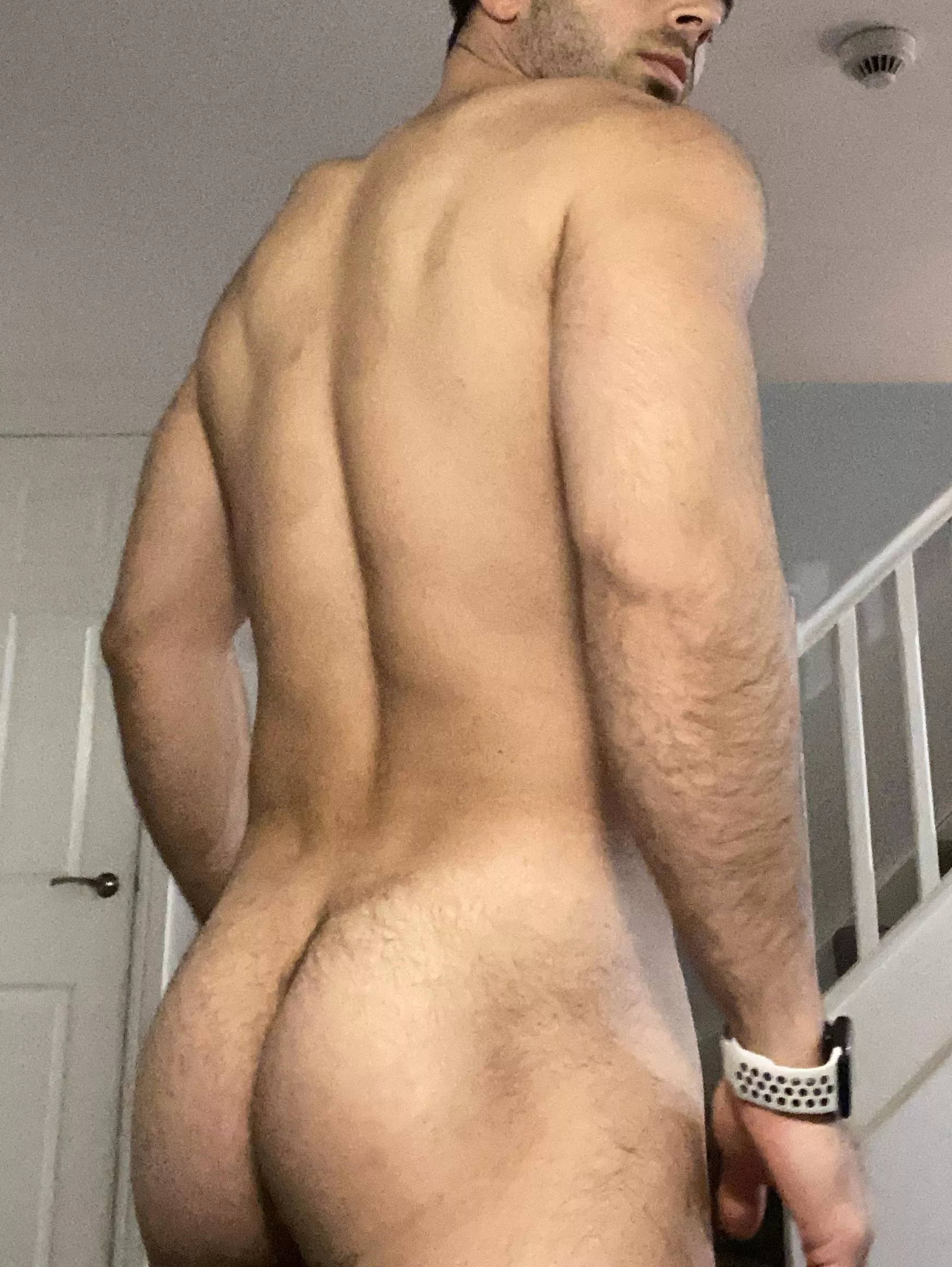 Do you like a fit ass? 🍑