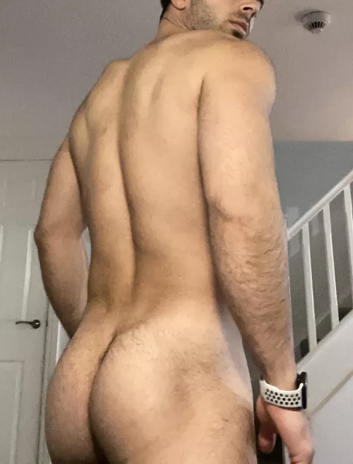 Do you like a fit ass? 🍑