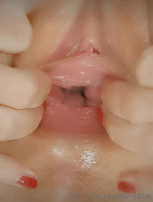 Do you wanna gape my little pussyy?