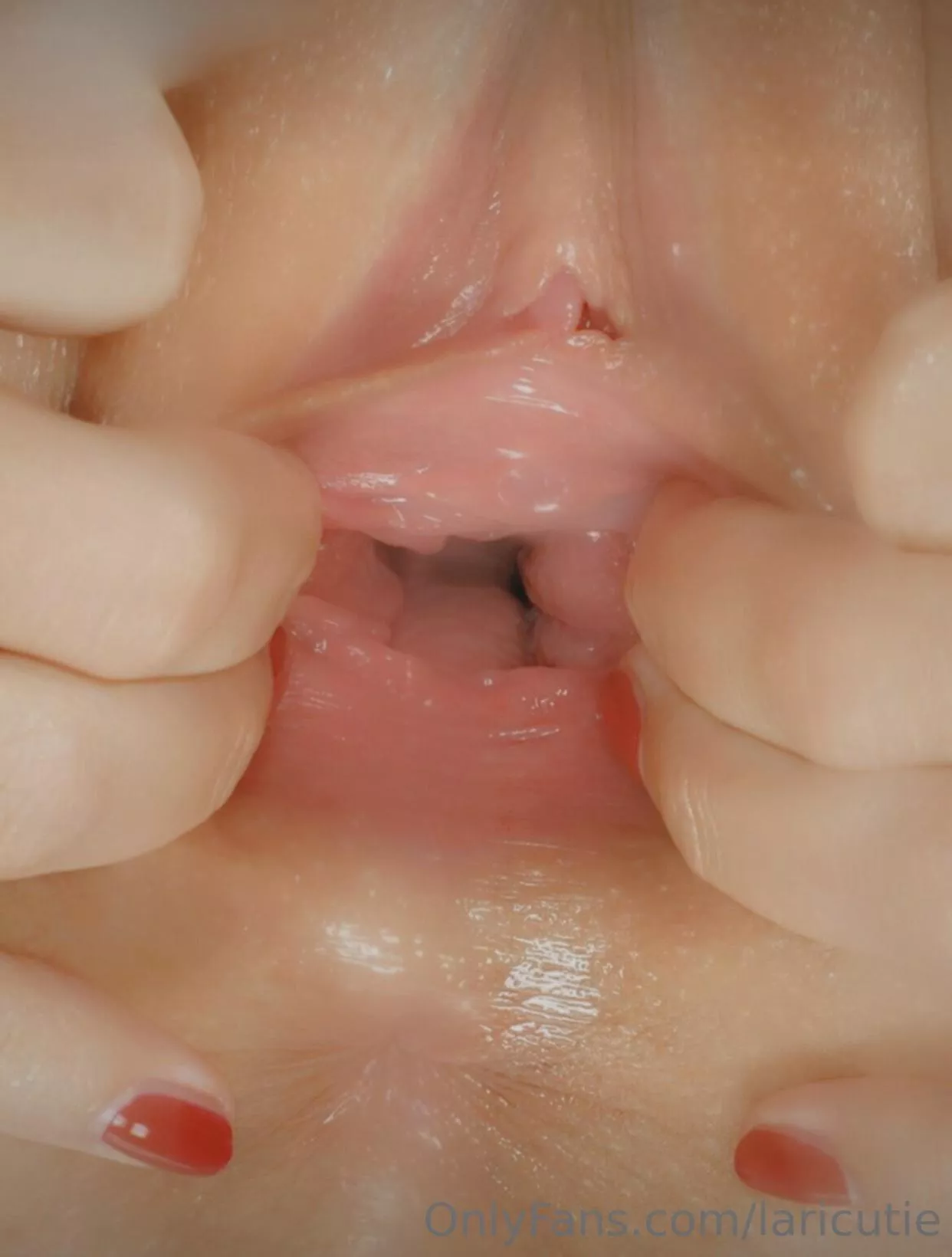 Do you wanna gape my little pussyy?