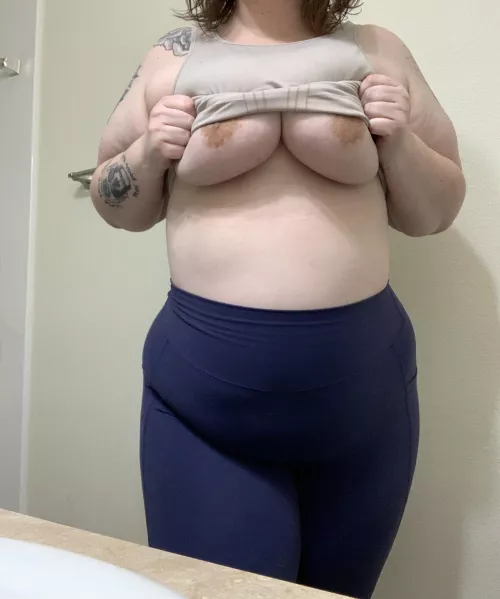 Do you wanna see what I’m hiding underneath 🫣