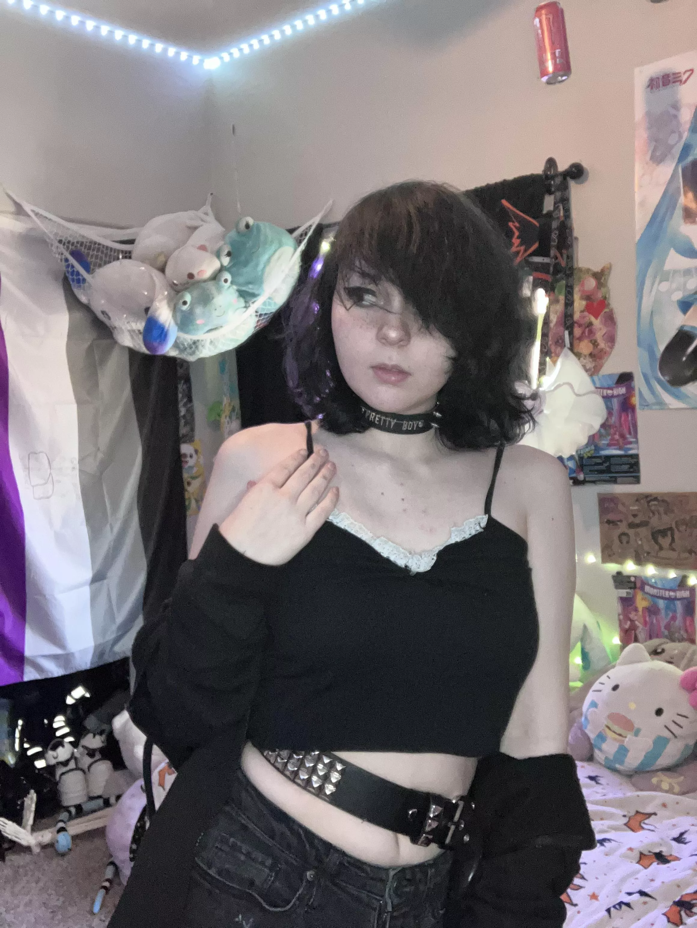 Emo hair is too powerful on femboys